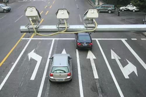 專業(yè)道路劃線與停車場服務(wù) 南京標(biāo)龍交通工程的卓越品質(zhì)